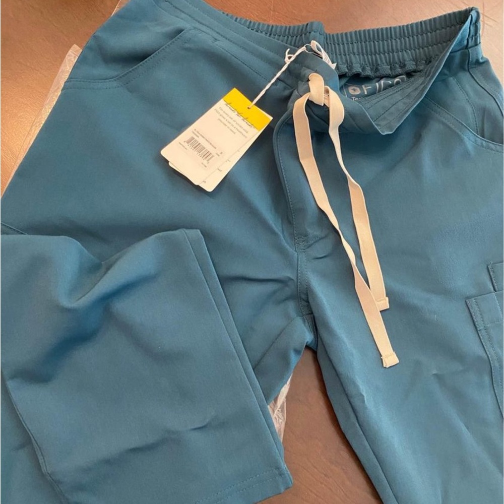 BNWT figs yola scrub pant Caribbean blue